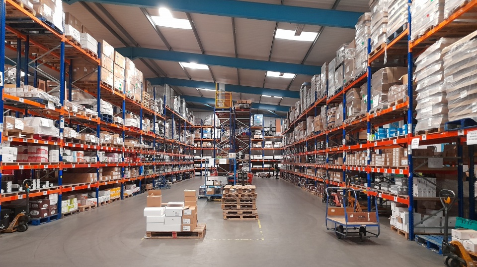 Sale of large manufacturing and storage facility in Hull reflects market hunger for high-quality industrial space